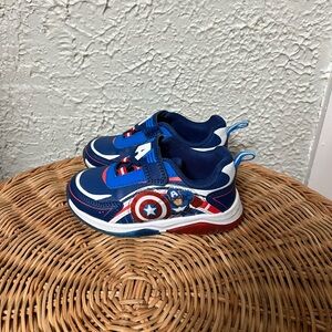 Kids Captain America marvel light up sneakers size 8